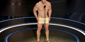 Cena Wardrobe Barely There for Oscar Presentation