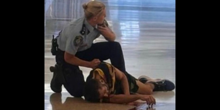 A knife-wielding man suspected of attacking and killing several people Saturday at a mall in Sydney, Australia, was gunned down by a police officer.