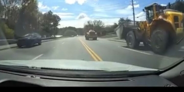 Officers of the Gwinnett County, Georgia, police department had a really big dilemma on their hands when someone jacked a 75,000-pound front-end loader construction vehicle and began driving it erratically out on the area surface streets.