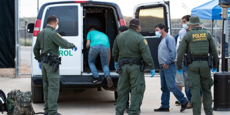 Pro-Sanctuary City Dem Complains ICE Didn’t Give Advance Notice To Local Police Before Arrests