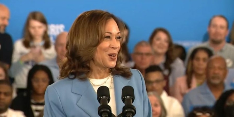 Kamala Harris Patronizes Convenience Store Her Admin Sued For Allegedly Racist Background Checks