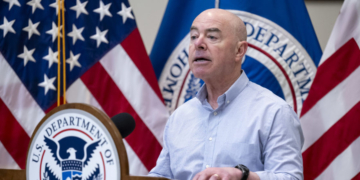 Biden DHS’ Sudden Crackdown On Migrant Parolees Is Just Another Political ‘Smokescreen,’ Border Hawks Say